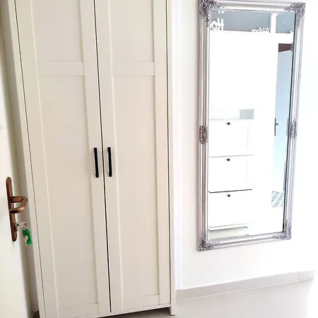 Rose, Close To The Lägenhet Makarska