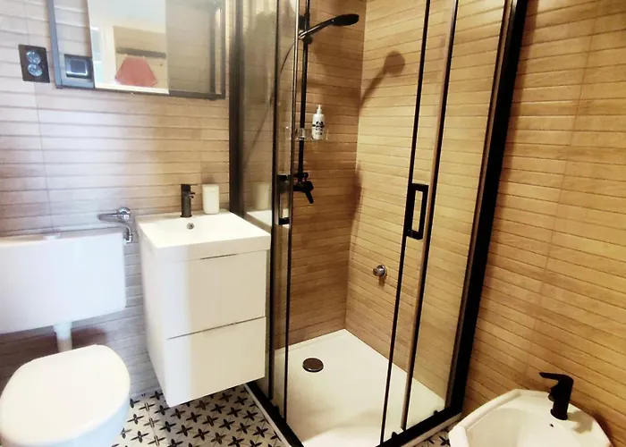 Rose, Close To The * ماكارسكا